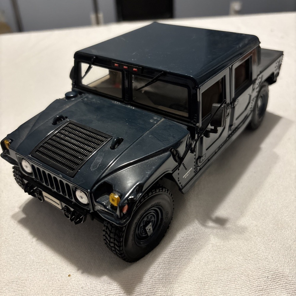 Maisto 1:18 Diecast Hummer